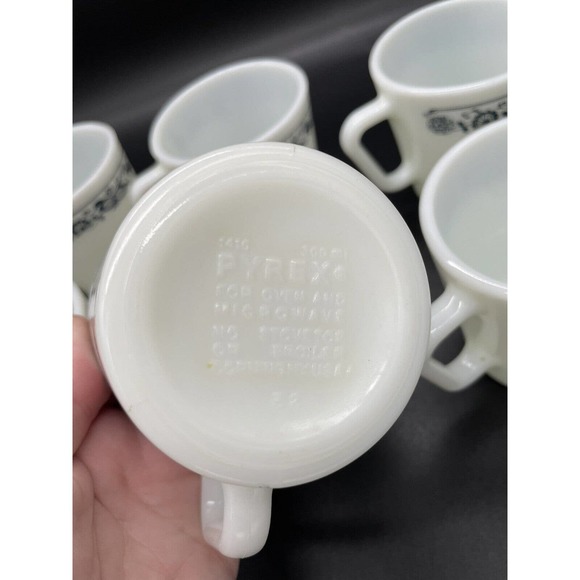 Vintage Pyrex #1410 Coffee Mug, OLD TOWN BLUE ONION Milk Glass Mug Cup D Handle - Picture 7 of 8